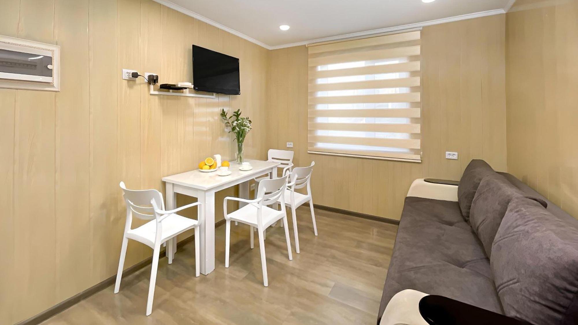 Guesthouse Liliia Каракол Екстериор снимка