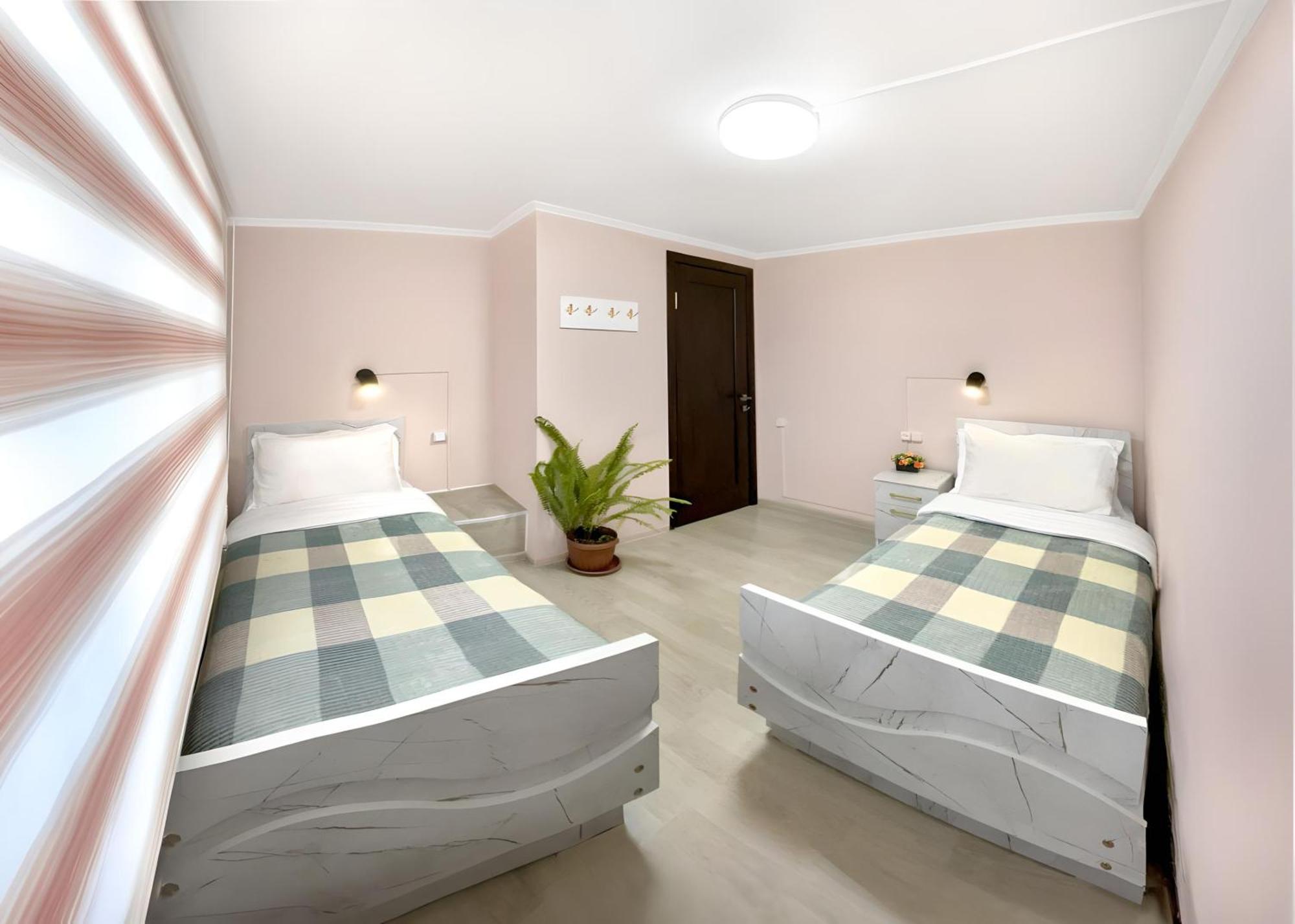 Guesthouse Liliia Каракол Екстериор снимка
