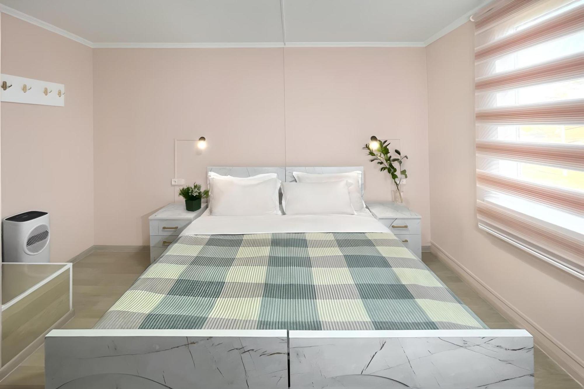 Guesthouse Liliia Каракол Екстериор снимка