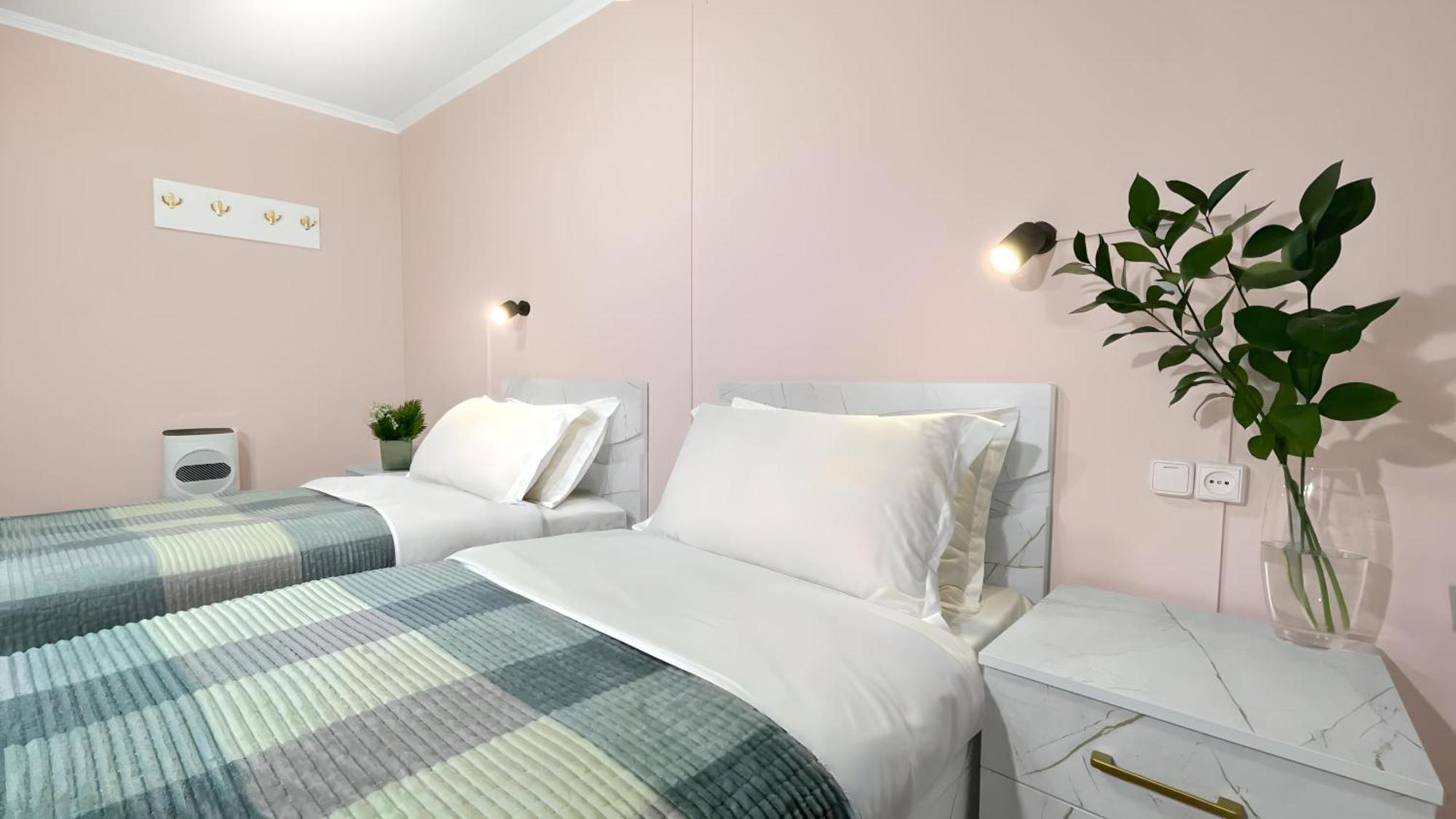 Guesthouse Liliia Каракол Екстериор снимка