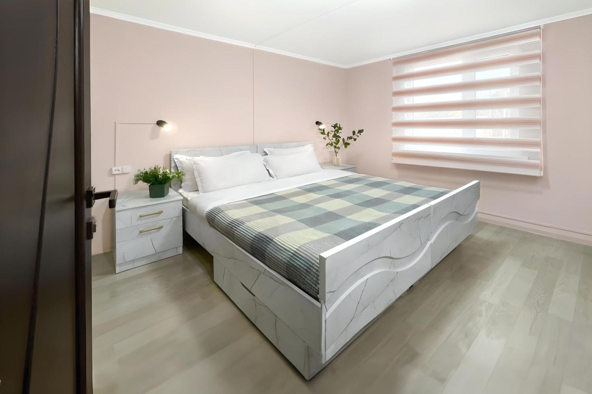 Guesthouse Liliia Каракол Екстериор снимка